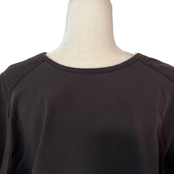 Vera Bradley Black Scrub Top. Size XL. Great Condition!! - Picture 5 of 10